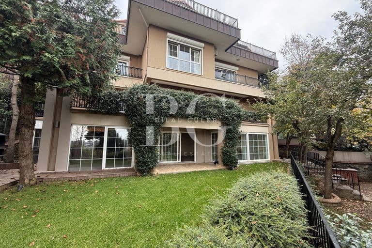 Acarkent'te Geniş Bahçe Kullanımlı Oturuma Hazır Satılık Villa