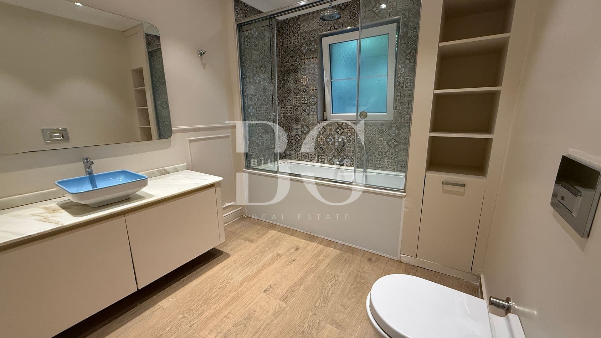 Acarkent'te Geniş Bahçe Kullanımlı Oturuma Hazır Satılık Villa 15