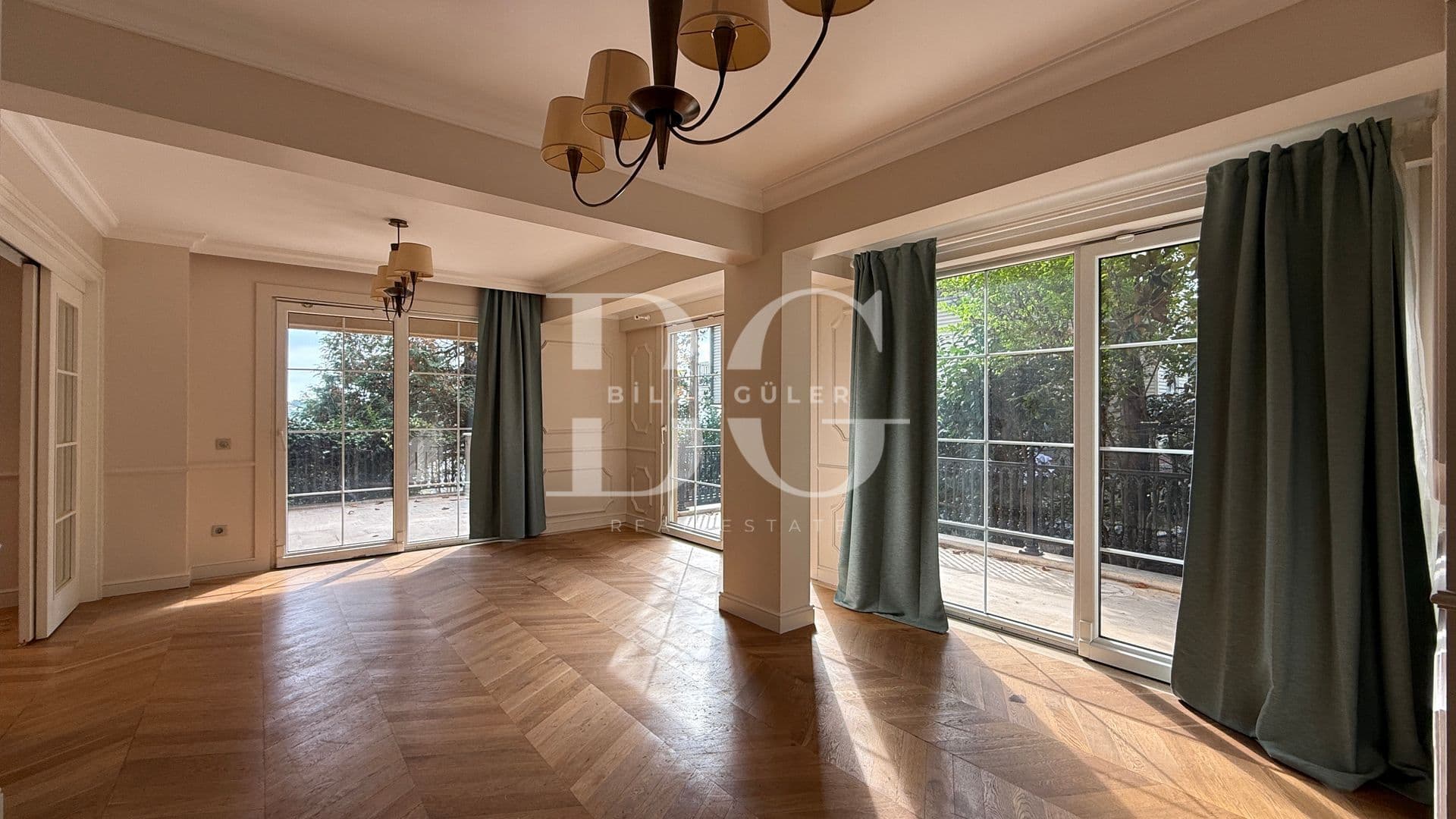 Acarkent'te Geniş Bahçe Kullanımlı Oturuma Hazır Satılık Villa 10