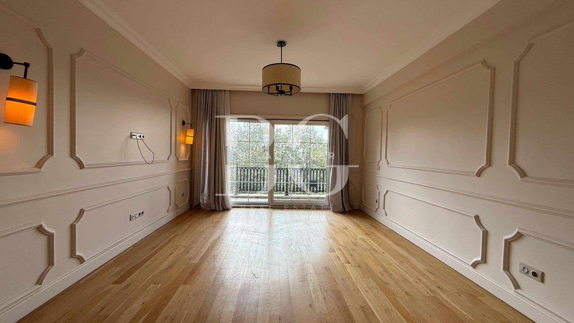 Acarkent'te Geniş Bahçe Kullanımlı Oturuma Hazır Satılık Villa 11