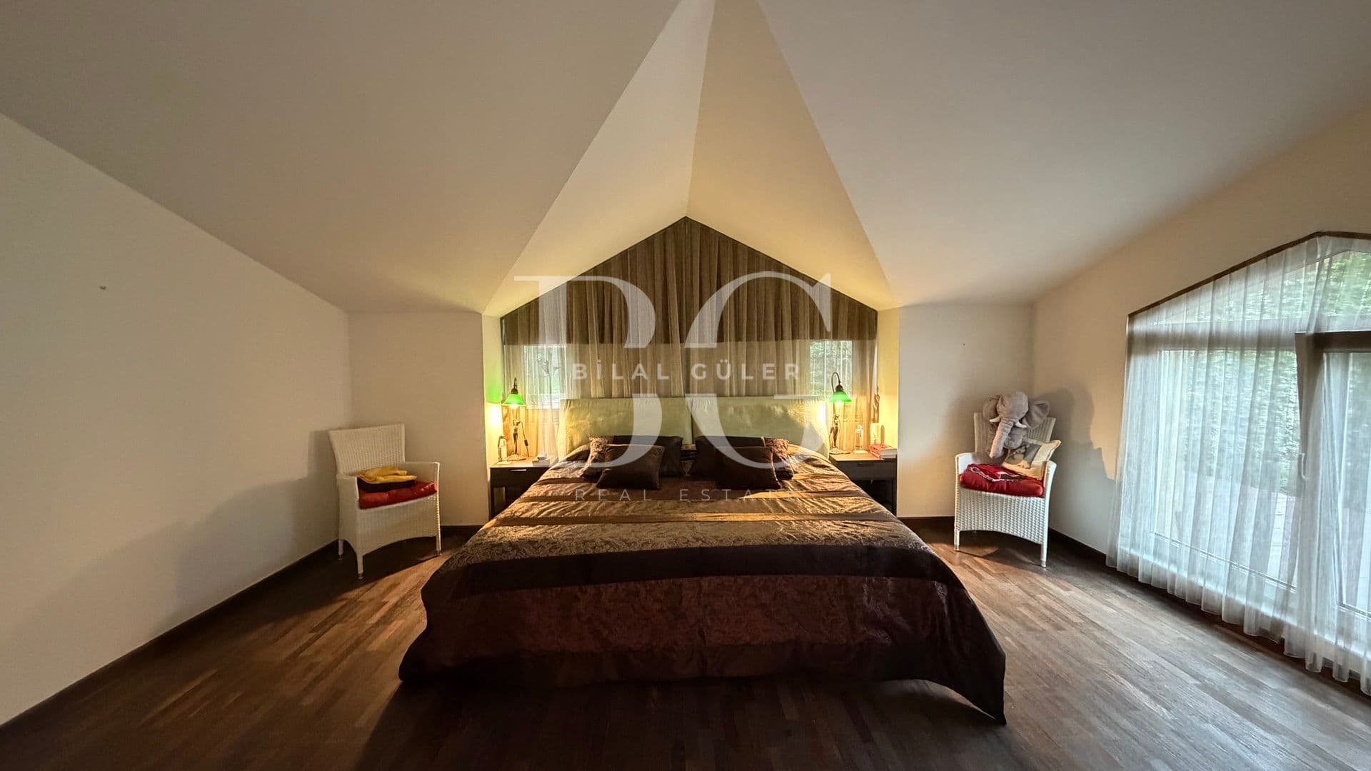 DOĞA VE IHLAMUR AĞAÇLARI İÇİNDE HAVUZLU VİLLA... 12