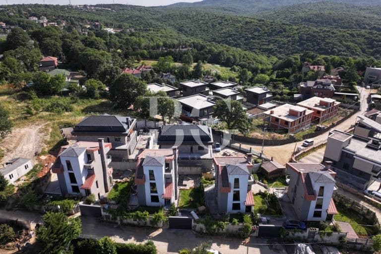 Çekmeköy Reşadiye'de Satılık Müstakil Havuzlu Lüks Villa 2