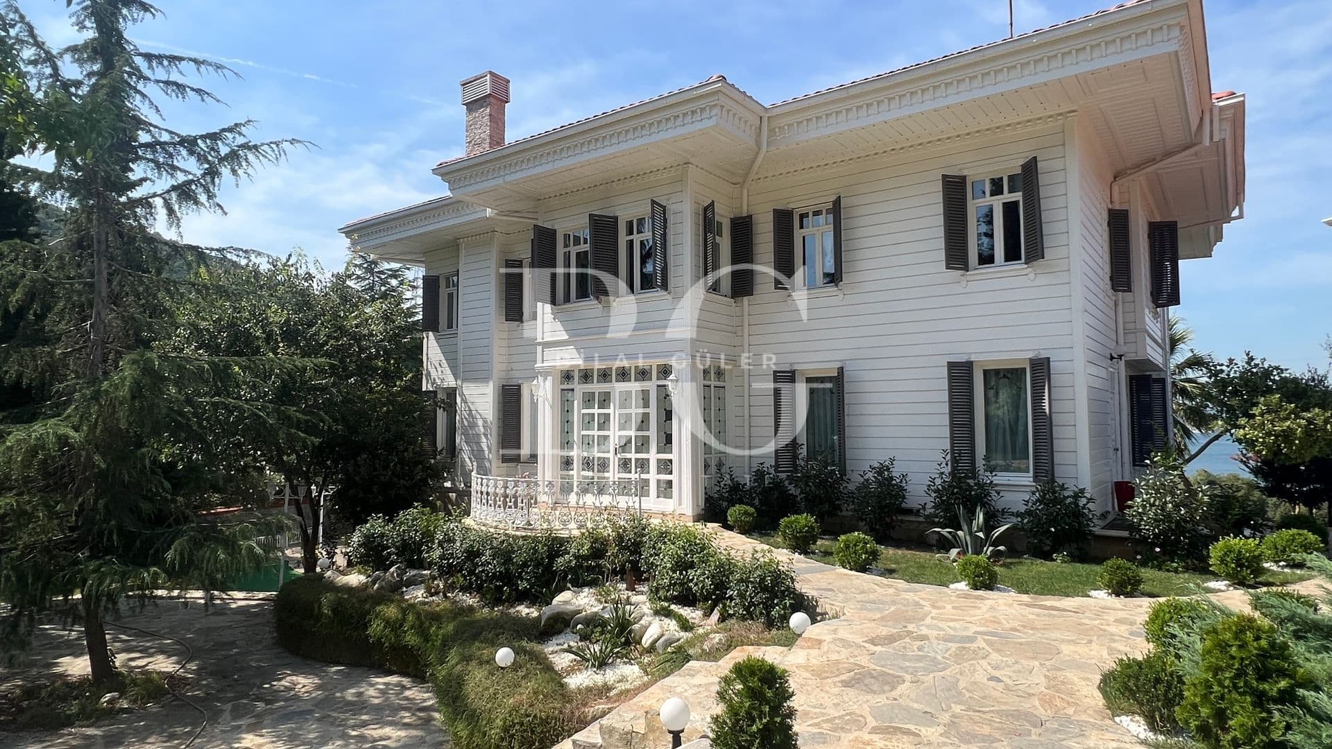 Beykoz Anadolu Kavağında Boğaz Manzaralı Havuzlu Kiralık Köşk 1