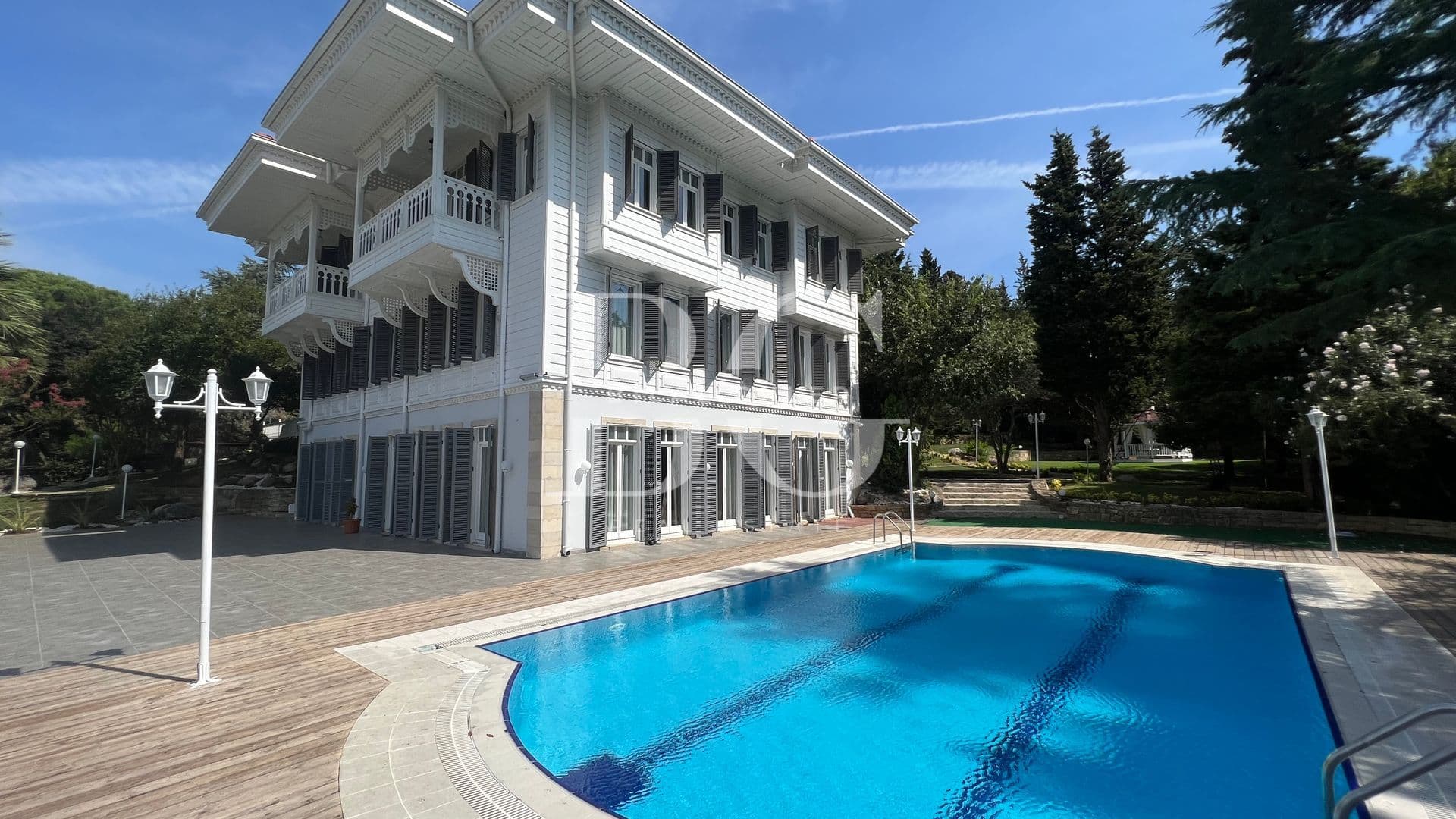 Beykoz Anadolu Kavağında Boğaz Manzaralı Havuzlu Kiralık Köşk 3