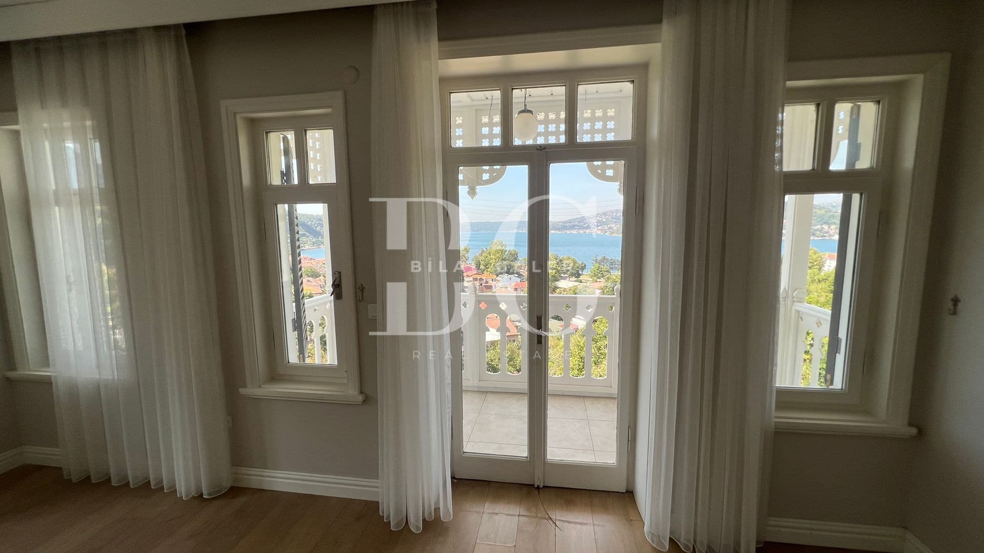 Beykoz Anadolu Kavağında Boğaz Manzaralı Havuzlu Kiralık Köşk 23