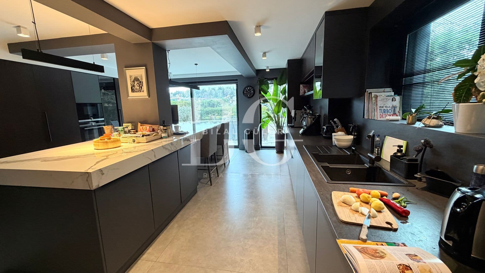 ACARKENT’TE ULTRA LÜKS MODERN TASARIMLI SATILIK VİLLA 12