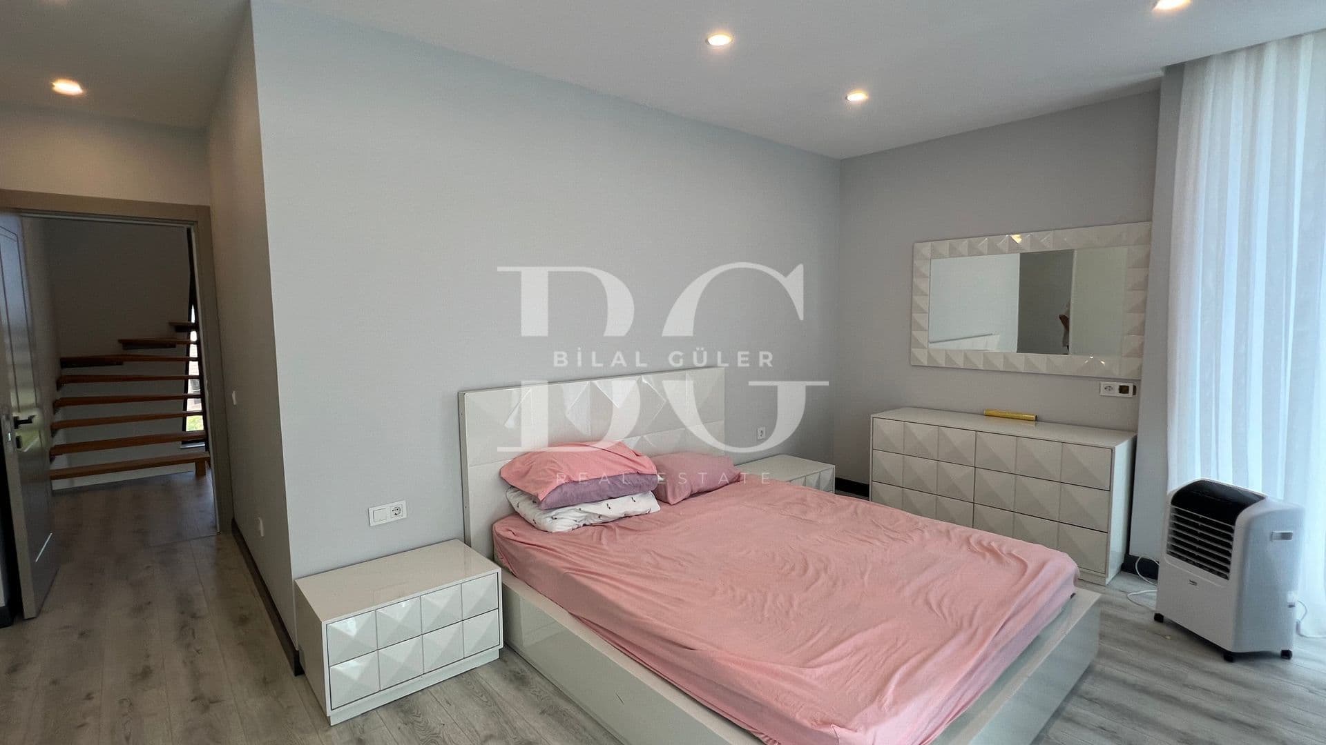 Çekmeköy Reşadiye'de Ultra Lüks Müstakil Havuzlu Kiralık Villa 21