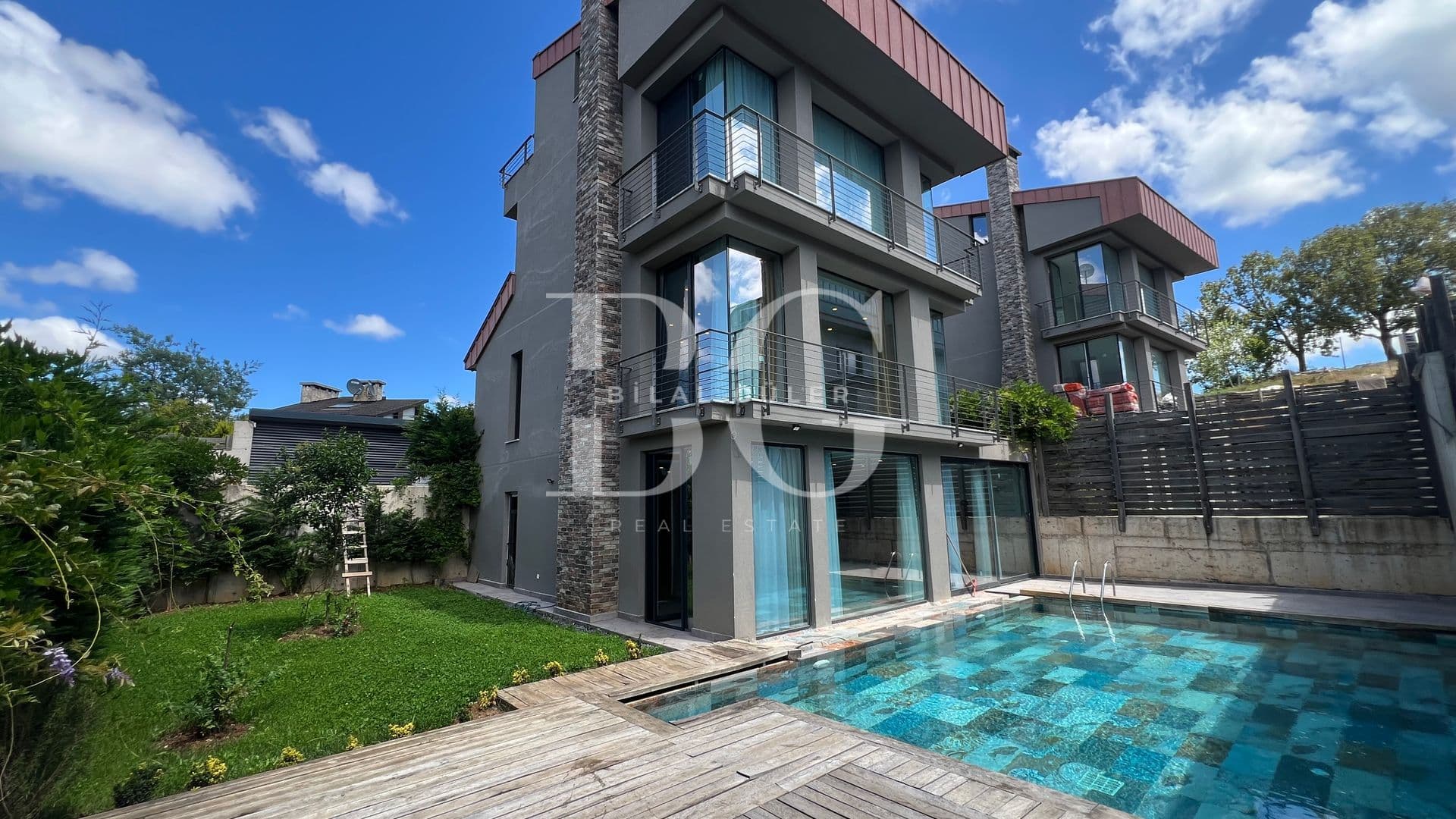 Çekmeköy Reşadiye'de Satılık Müstakil Havuzlu Lüks Villa 1