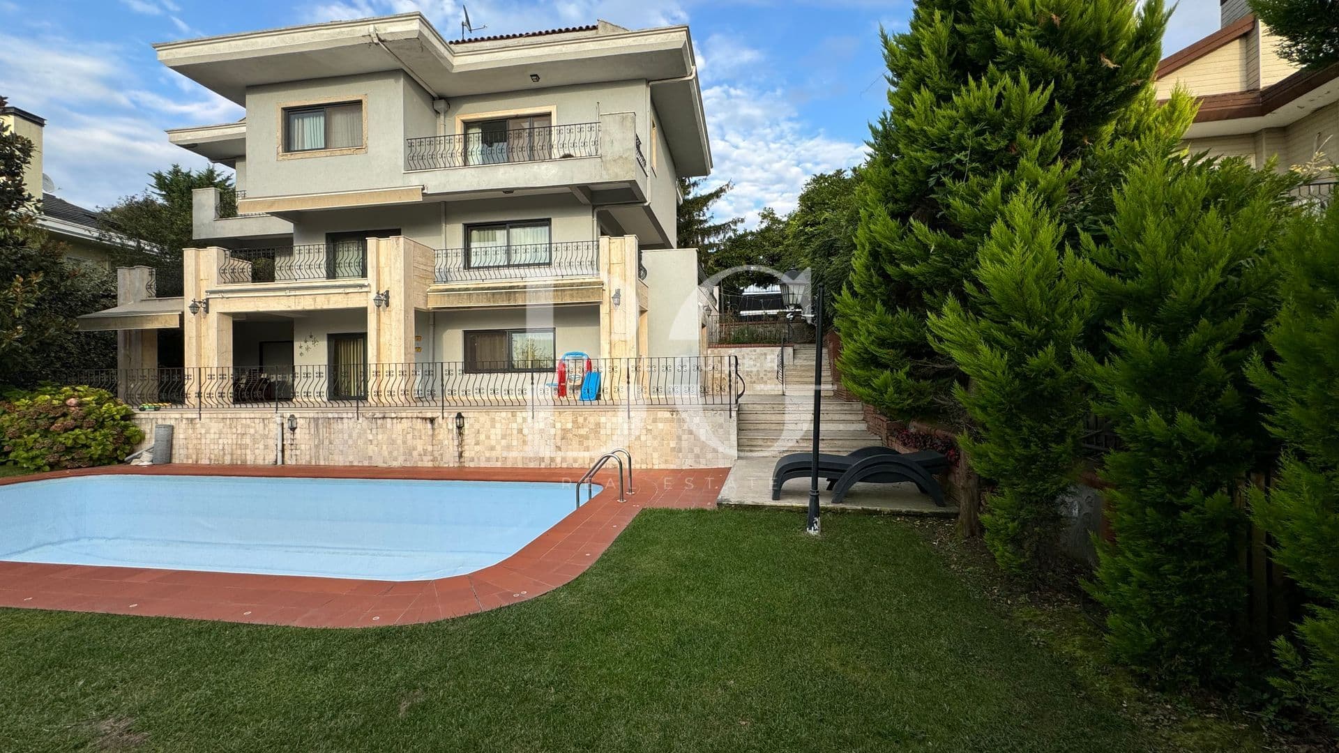 ACARKENT'TE ÖNÜ AÇIK HAVUZLU SATILIK VİLLA.. 7