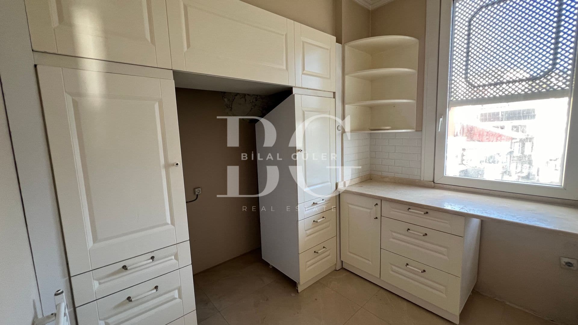 Beykoz Yalıköy’de Panoramik Boğaz Manzaralı | Özel Rıhtımlı 4+1 Dubleks Yalı Dairesi 16