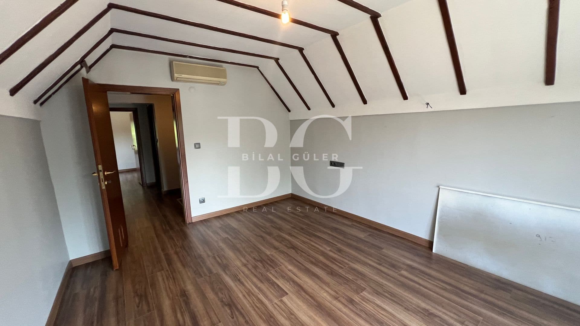 Beykoz Anadolu Hisarında Eşsiz Rıhtımlı Dere Yalısı 11