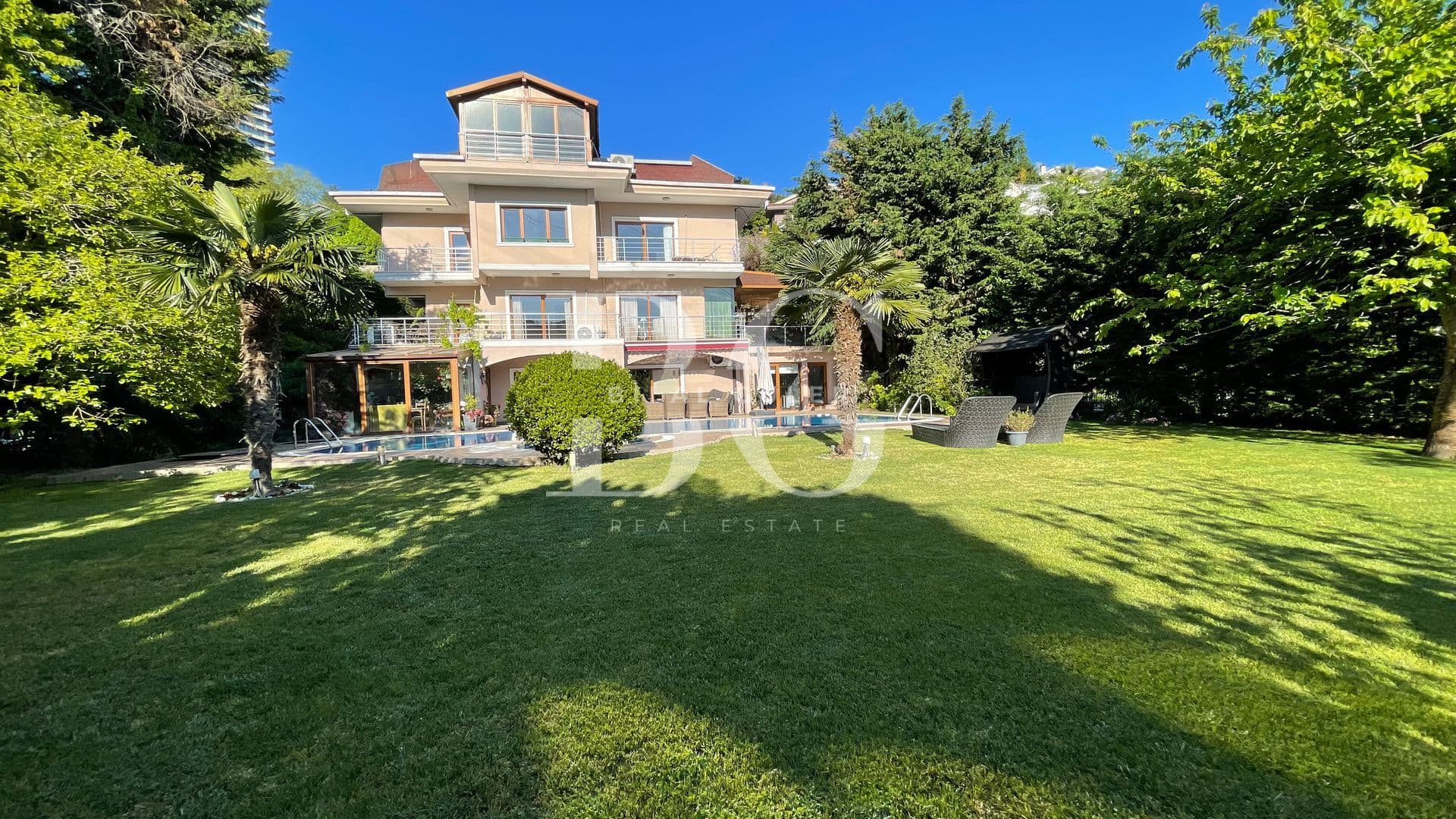 ACARKENT’TE 1150 M² ARSA İÇİNDE ÖZEL HAVUZLU 5+2 SATILIK VİLLA 1