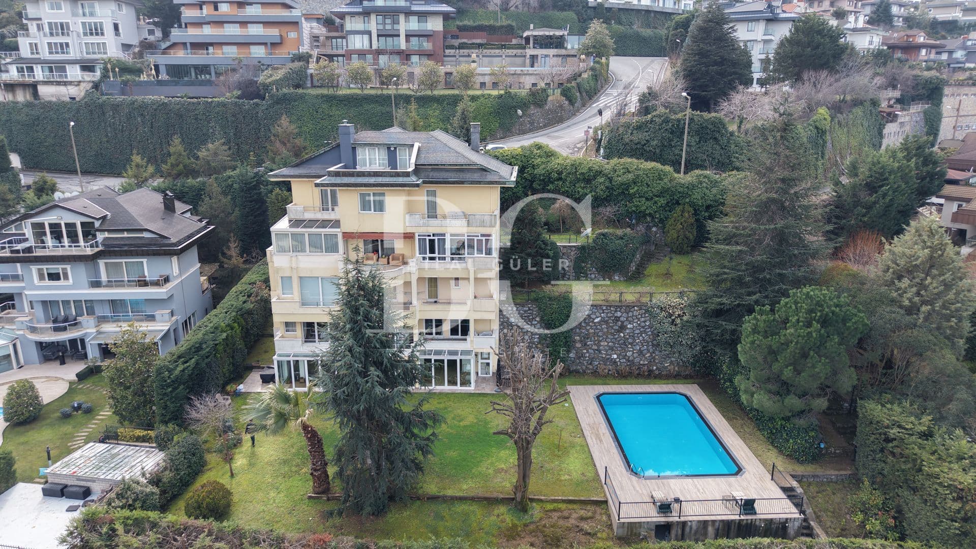 ACARKENT’TE BAHÇE ve HAVUZ KULLANIMLI DUBLEKS DAİRE 1