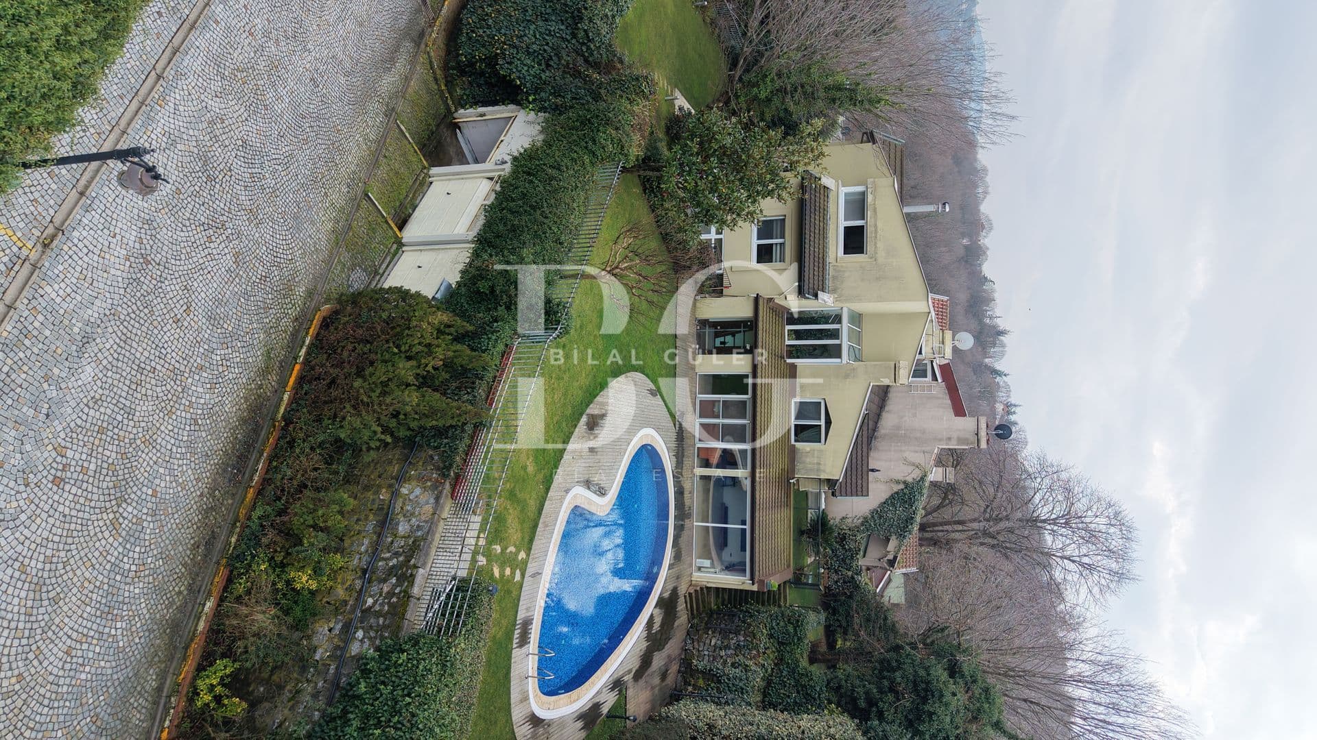 DOĞA VE IHLAMUR AĞAÇLARI İÇİNDE HAVUZLU VİLLA... 1