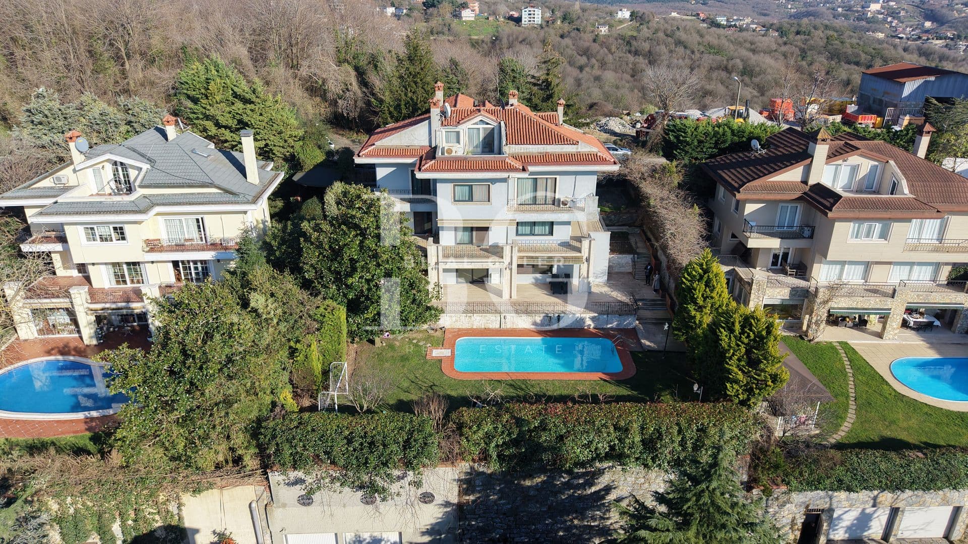 ACARKENT'TE ÖNÜ AÇIK HAVUZLU SATILIK VİLLA.. 1