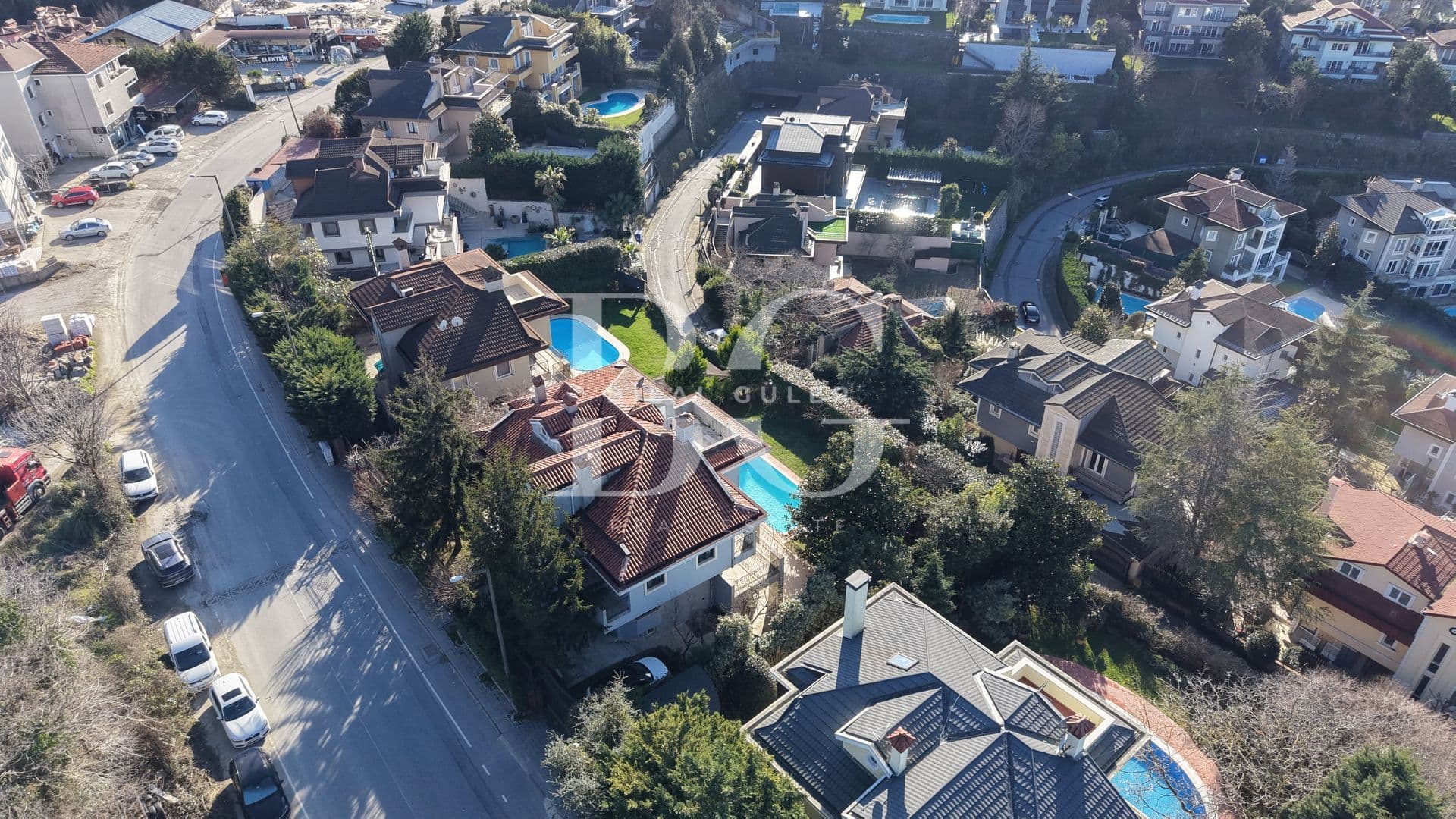 ACARKENT'TE ÖNÜ AÇIK HAVUZLU SATILIK VİLLA.. 2