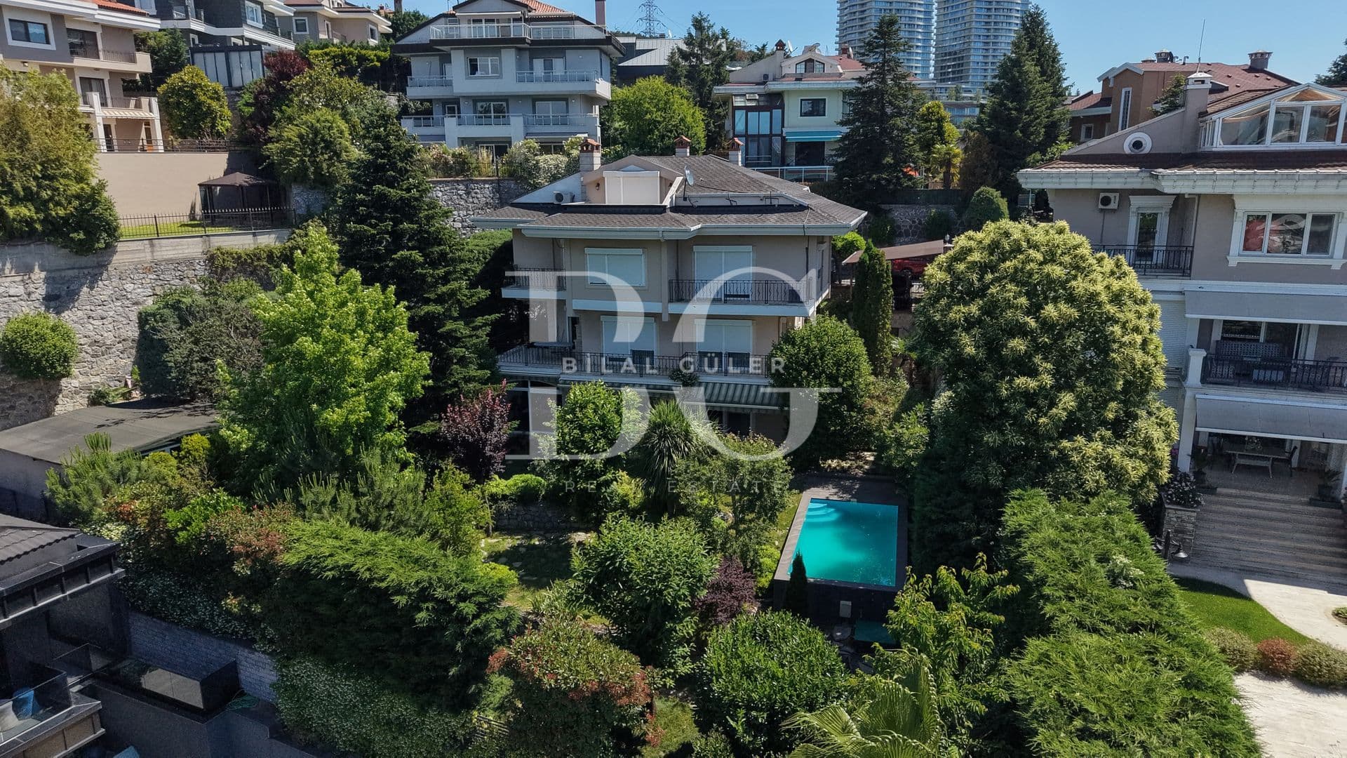 ACARKENT'te SATILIK A KAPISINA YAKIN HAVUZLU VİLLA 2